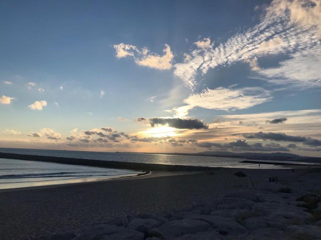 T2 Com Uma Vista Deslumbrante Sobre O Atlantico! Leilighet Costa de Caparica Eksteriør bilde